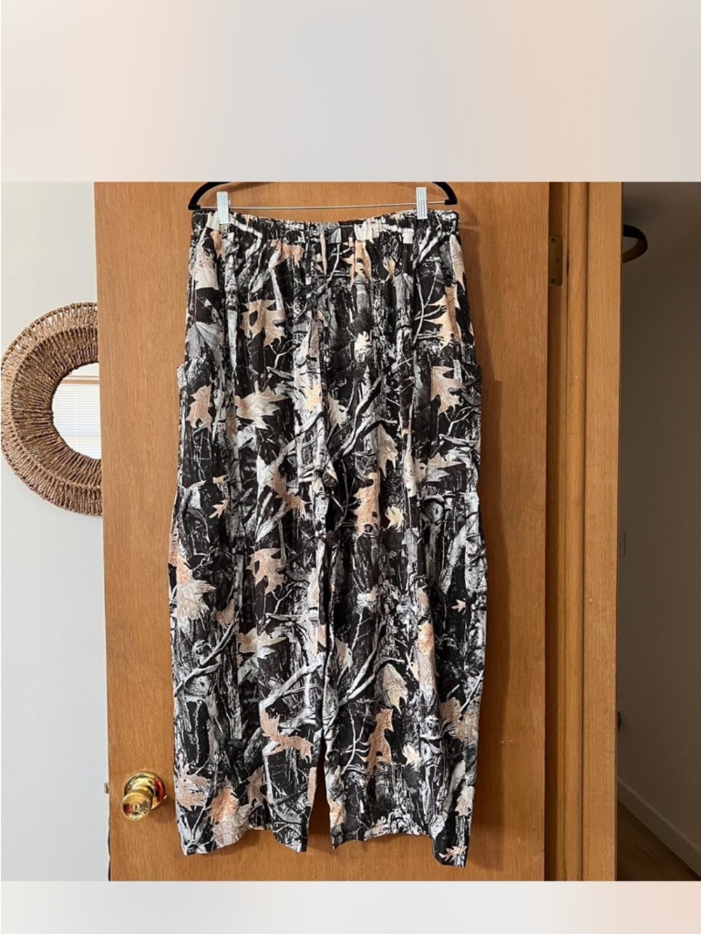 Relaxed Wide Leg Pull-On Pants in Black & Cream Abstract Print